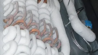 Evaporator condensation pipe iced up